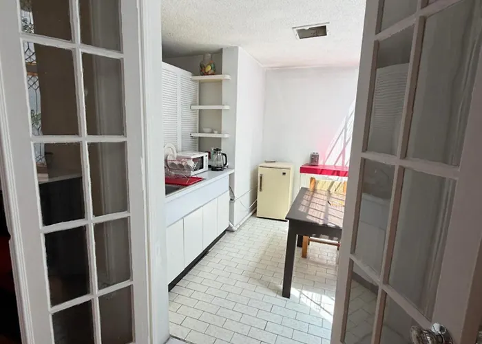 Anys Hostal Guest house 2*